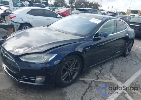 2013 Tesla Model S z USA, uszkodzony, nr VIN 5YJSA1DNXDFP06014
